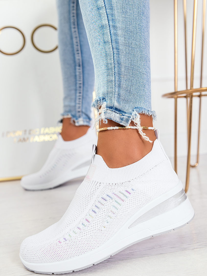 Jak dbać o białe sneakersy?