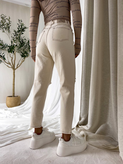 Jeansy MOM FIT HOLES – jasny beż