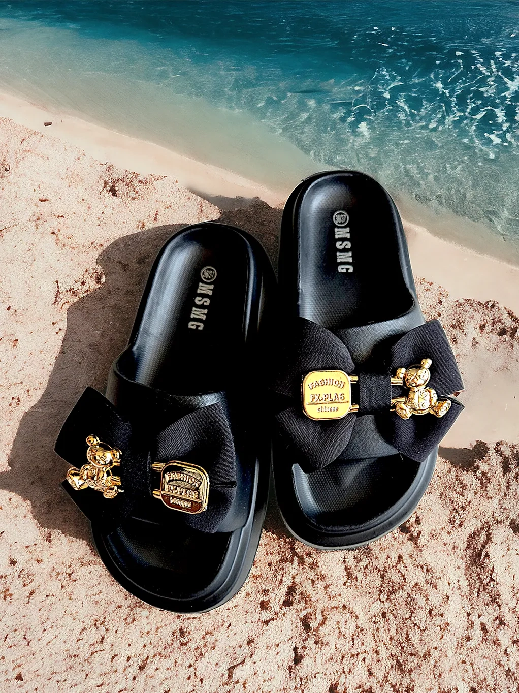 Damskie czarne klapki z kokardą na grubej podeszwie WS9056