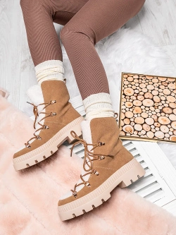 Damskie camelowe trapery z kożuszkiem A8901-63