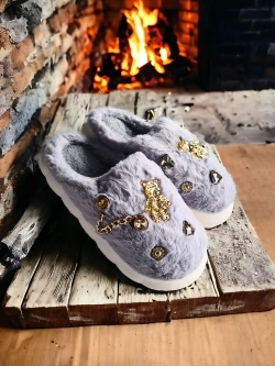 Damskie szare kapcie ze złotym łańcuszkiem i misiem WS9030-26