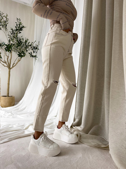 Jeansy MOM FIT HOLES – jasny beż