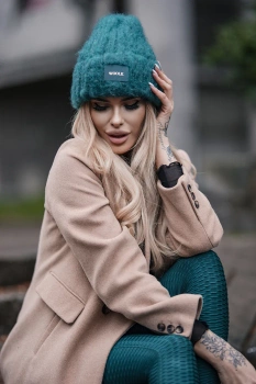 Damska czapka zimowa szmaragdowa Holly 003