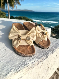 Damskie klapki beżowe z kokardą DZ125-63