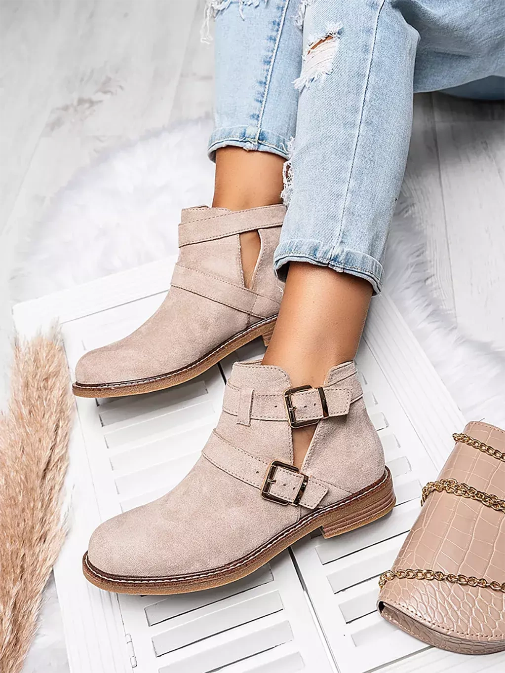 Damskie zamszowe botki beżowe A2901-8