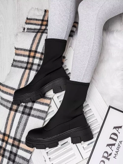 Damskie botki czarne na grubej podeszwie TL235