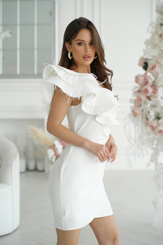 KRÓTKA SUKIENKA Z PIÓRKAMI NA JEDNO RAMIĘ ECRU