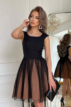 SUKIENKA LEKKO ROZKLOSZOWANA Z TIULEM CZARNA