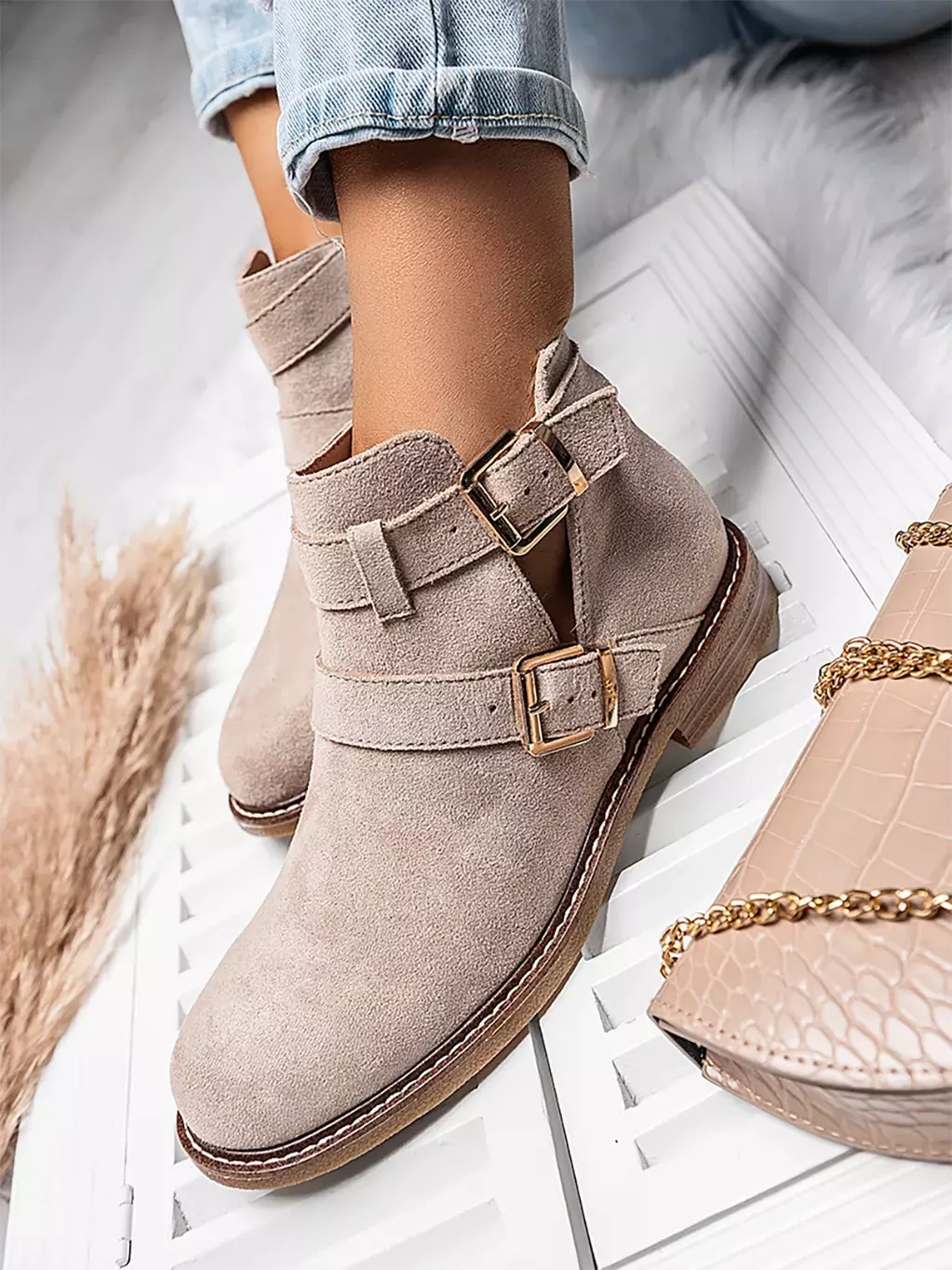 Damskie zamszowe botki beżowe A2901-8