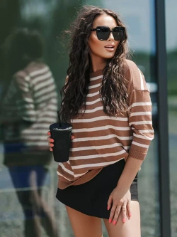 Damski camelowy sweter w paski 102304CA