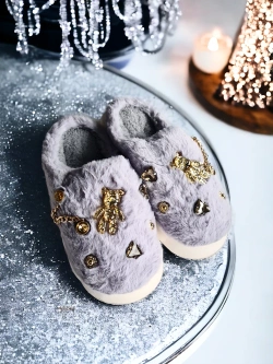 Damskie szare kapcie ze złotym łańcuszkiem i misiem WS9030-26