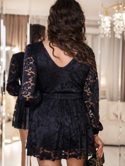 Koronkowy krótki kombinezon z paskiem Niki