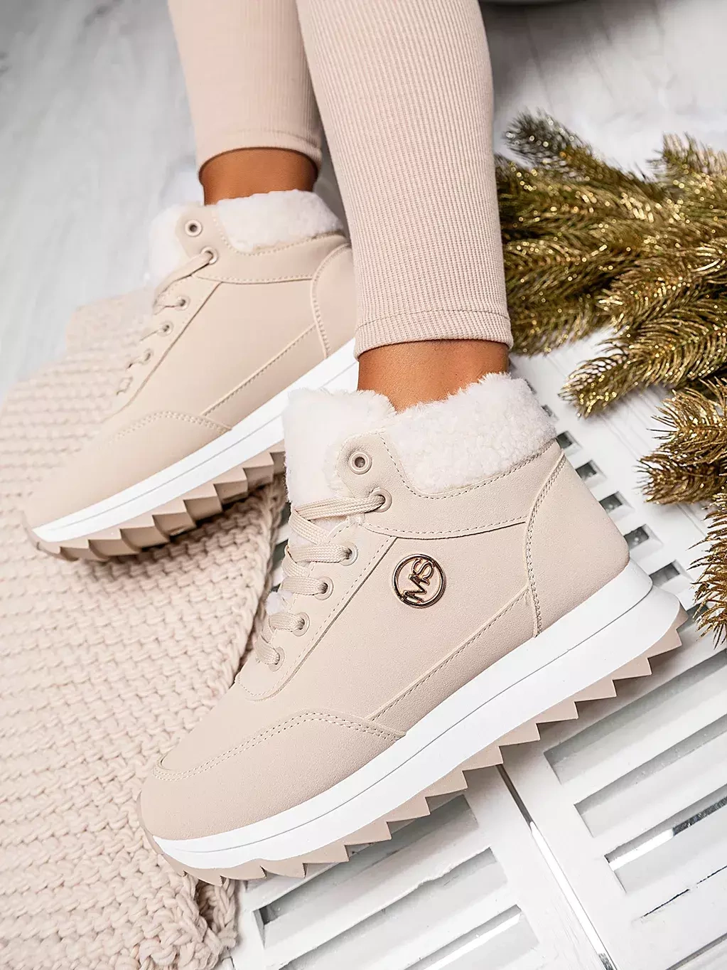 Damskie beżowe ocieplane buty sportowe TL232-8