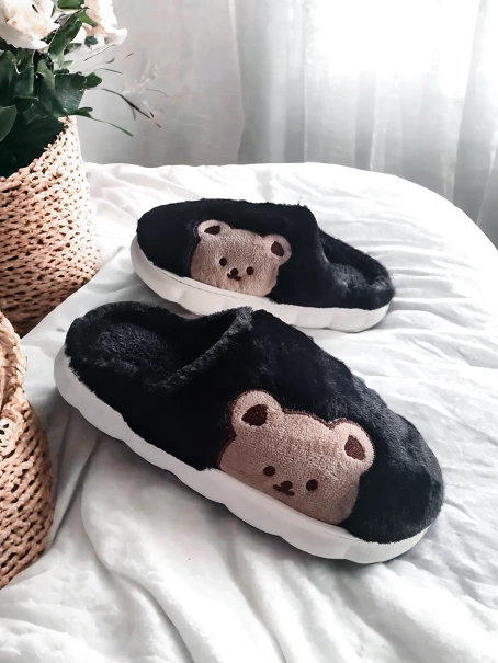 Damskie czarne kapcie z misiem WS9028