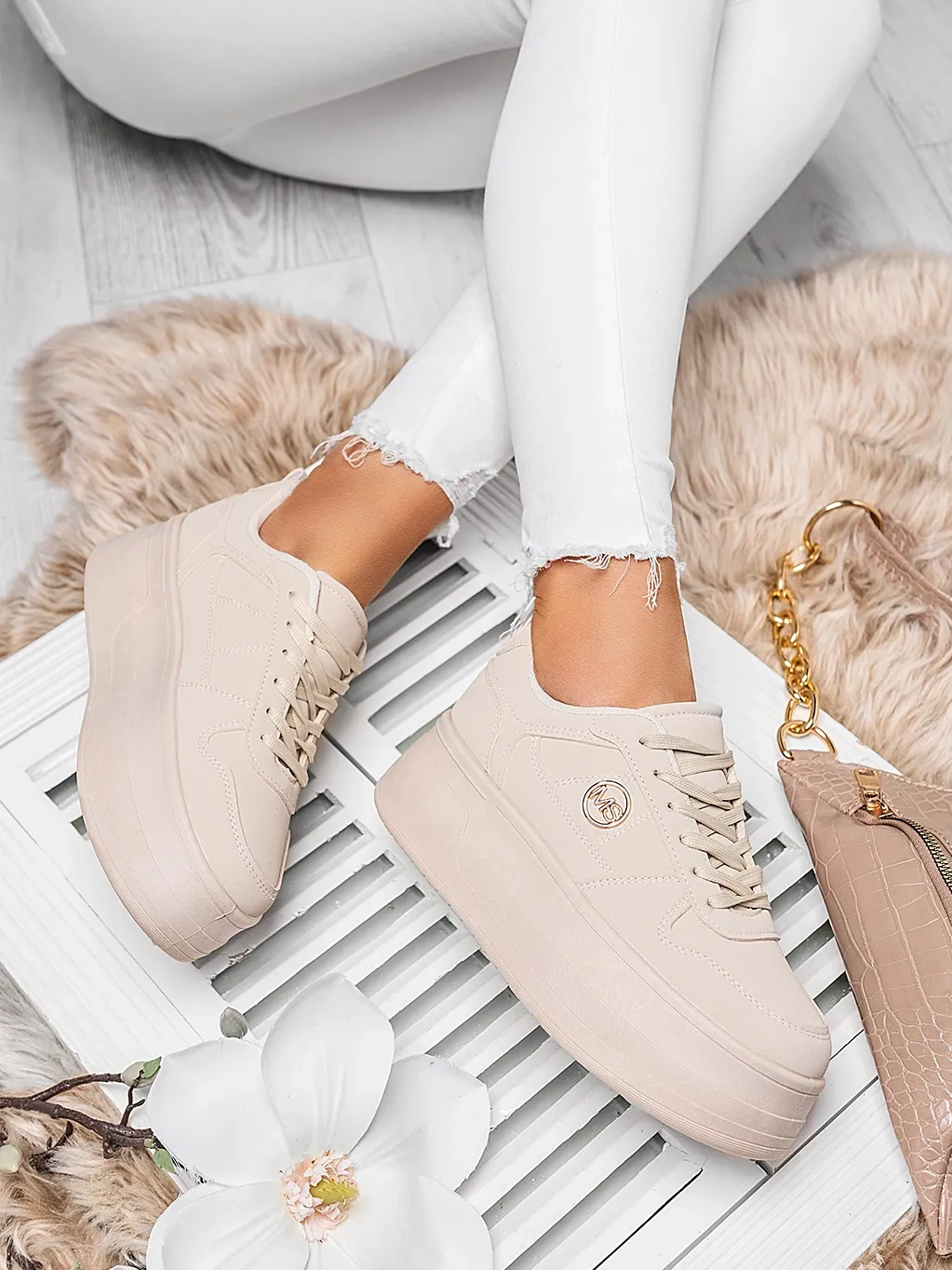 Damskie buty sportowe beżowe na platformie TL262-8