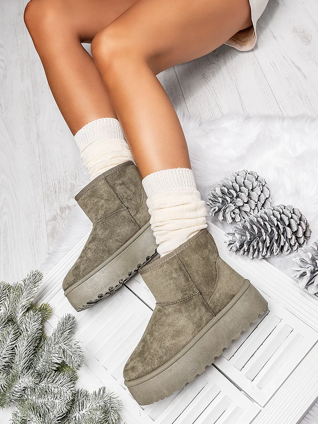 Damskie śniegowce khaki zamszowe na grubej podeszwie TL241-7