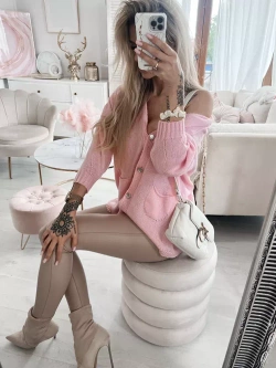 Damski krótki kardigan z guzikami pudrowy różowy 52219R