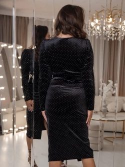 Welurowa sukienka z paskiem midi Gabi