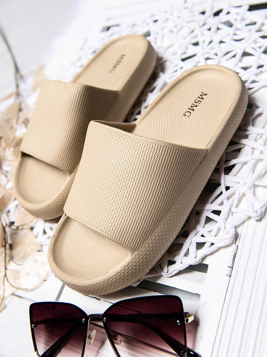 Damskie beżowe klapki na grubej podeszwie DZ213-63