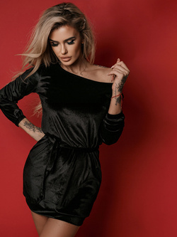 Sukienka welurowa czarna 621C