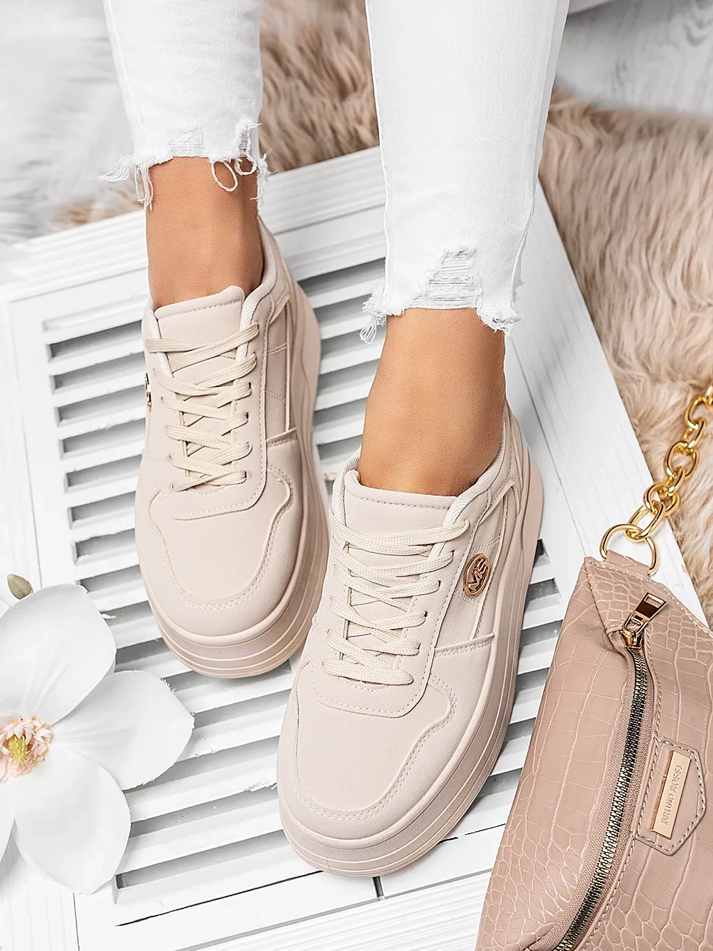 Damskie buty sportowe beżowe na platformie TL262-8