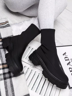 Damskie botki czarne na grubej podeszwie TL235