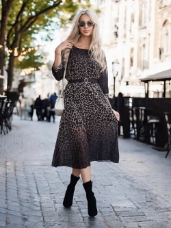 Plisowana sukienka midi z paskiem Rafaella